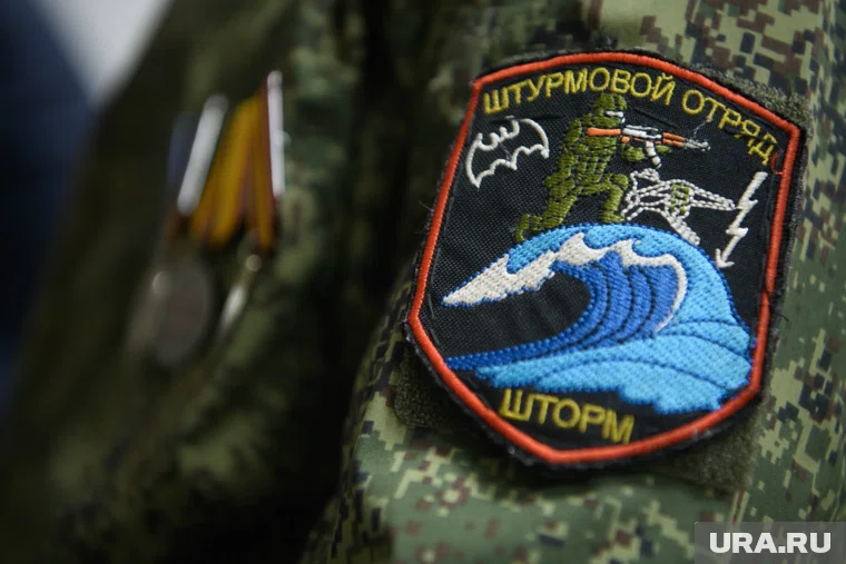 Солдат Иван Саламатов и адвокат Леонард Султангареев. Екатеринбург