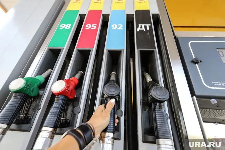 За последнюю неделю в Кургане незначительно подешевел бензин марки АИ-92