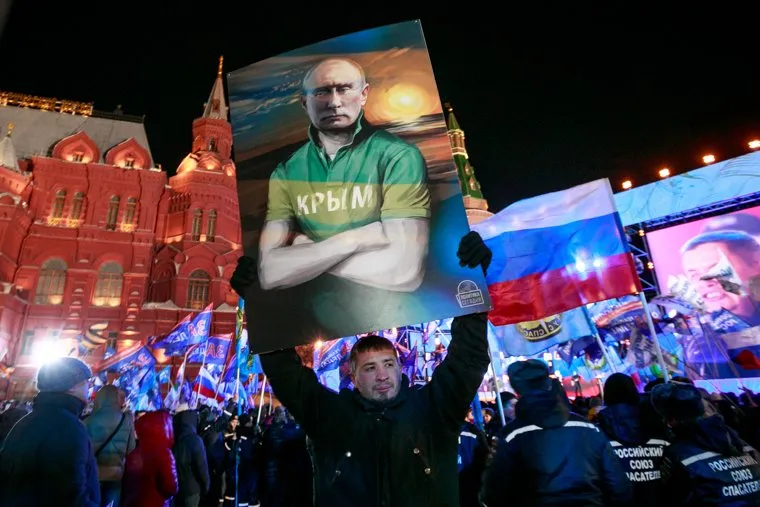 Митинг-концерт "Россия. Севастополь. Крым." в честь 4-ой годовщины присоединения Крыма. Москва, крым, портрет путина, москва, флаг россии, кремль, триколор, манежная площадь