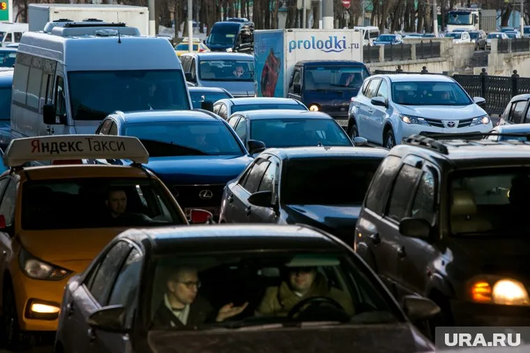 Сервис «Яндекс. Карты» оценивает плотность движения на дорогах Тюмени в 8 баллов