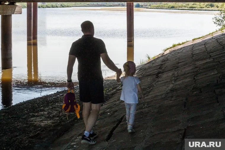 В результате девушка получила резаную рану