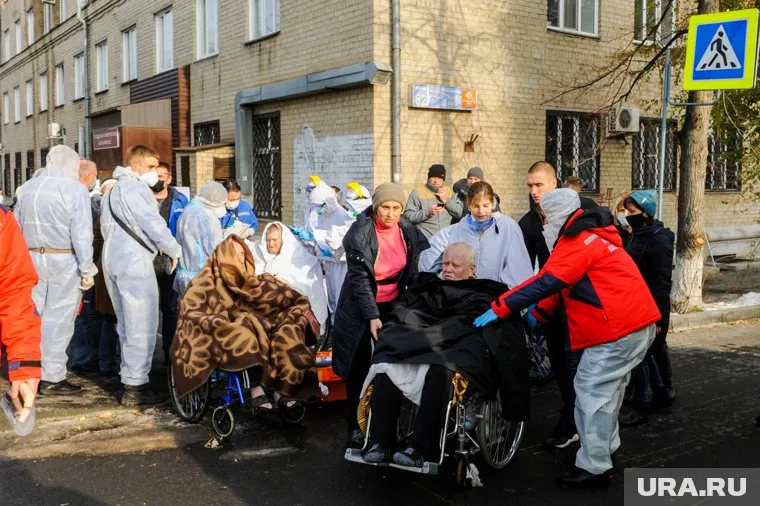 Пациентов ковидного госпиталя оперативно эвакуировали