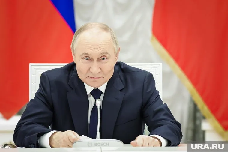 Путин заявил, что в России растет количество семьей с тремя и более детьми