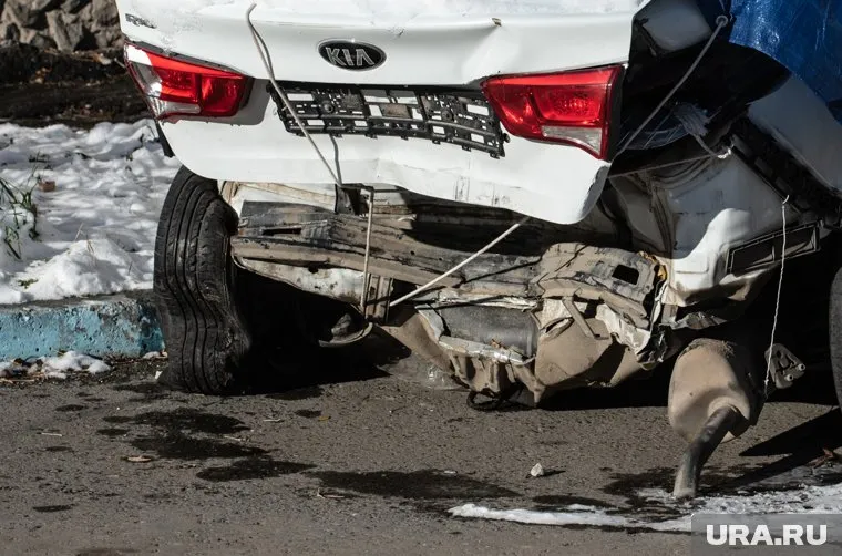 В результате атаки дрона ВСУ был поврежден автомобиль гражданского, сам водитель получил осколочные ранения