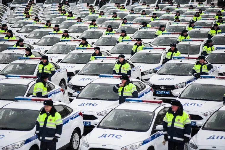 Вручение свердловским полицейским ключей от новых автомобилей. Екатеринбург , машина дпс, машины, полиция, правоохранительные органы, гибдд, дпс, автомобили