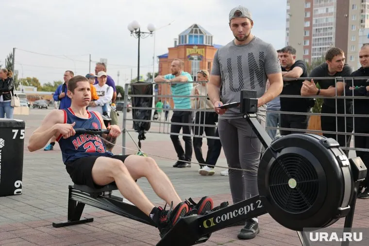 Оборудование для новых площадок включает рукоходы, скамьи для пресса, шведские стенки, брусья и баскетбольные щиты (архивное фото)