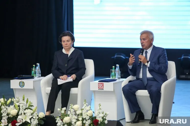 Губернатор Югры Наталья Комарова и президент «ЛУКОЙЛа» Вагит Алекперов обсудили социальные проекты компании