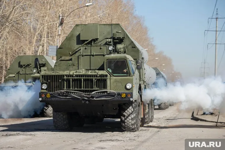 Ракетный комплекс С-300 и его последователь не в состоянии перехватить американское оружие, пишет издание