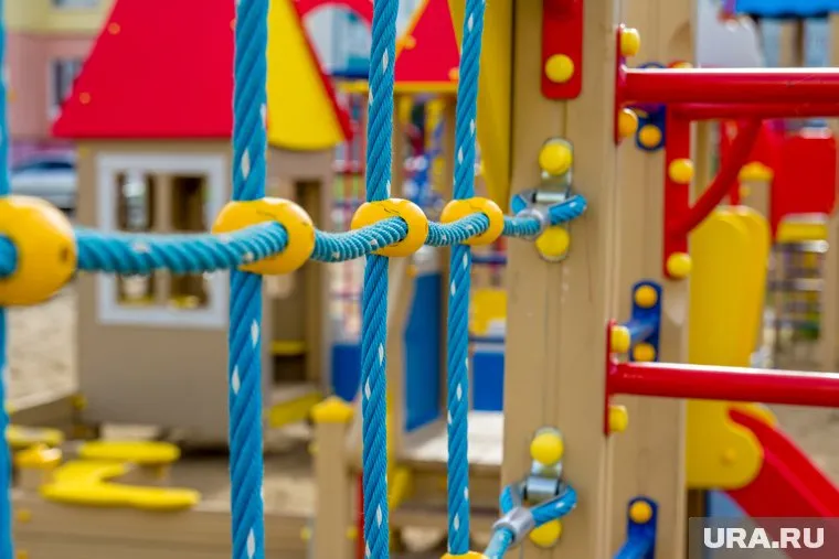 Маленькие дети остались без обещанной мебели и инвентаря