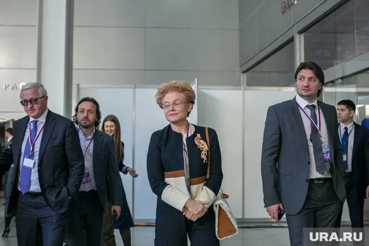 Елена Малышева отметила, что бессимптомно инфекцией болеют люди во всех странах