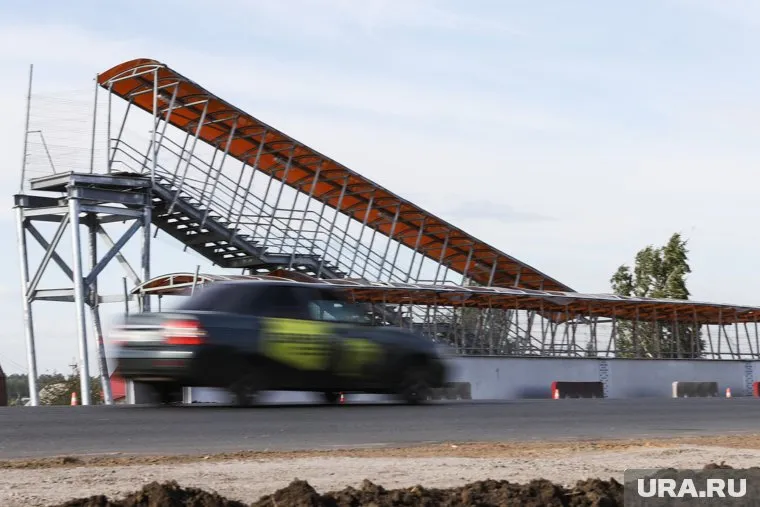 Предыдущий пешеходный мост в Курганской области дважды сносили грузовики