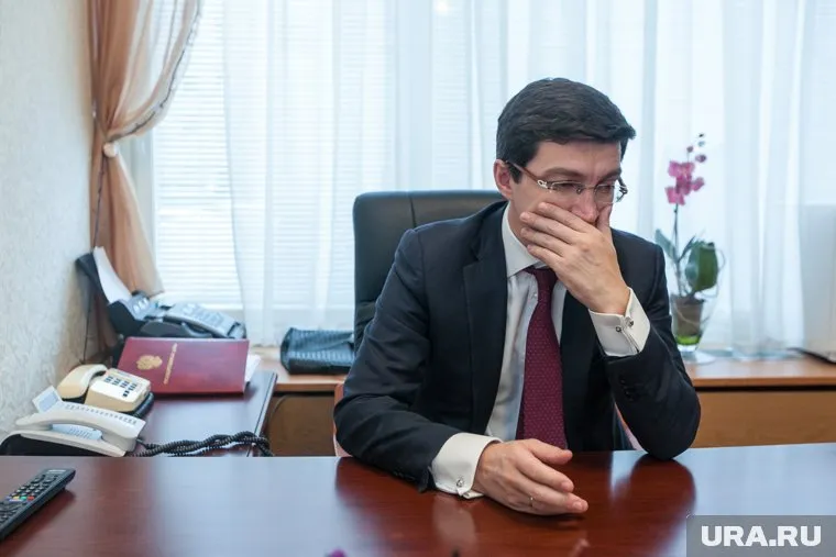 Власти ХМАО намерены расторгнуть соглашение с компанией депутата окружной думы Михаила Сердюка, сорвавшей строительства школы в Сургуте