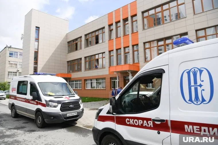 К месту происшествия приехали медики