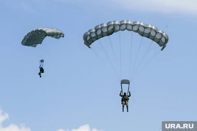 Один военный пытался спасти другого