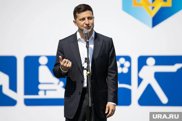 Владимир Зеленский лишил украинского гражданства Коломойского, Рабиновича и Корбана, пишет УНН