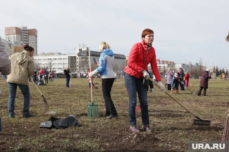 Татьяна Абдуллина активно поработала на городском субботнике, а вот про матерей-одиночек, похоже, забыла