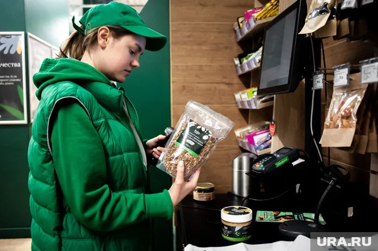 В просроченных продуктах размножаются патогенные микроорганизмы, рассказали специалисты Роскачества