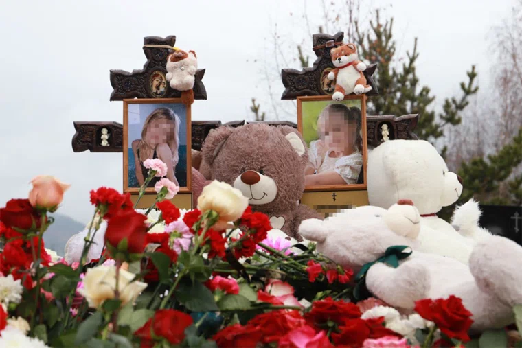 На прощание с сестрами пришли сотни горожан