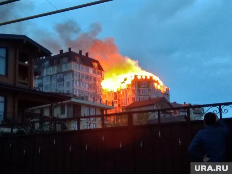 Пожарные эвакуировали из здания 50 человек