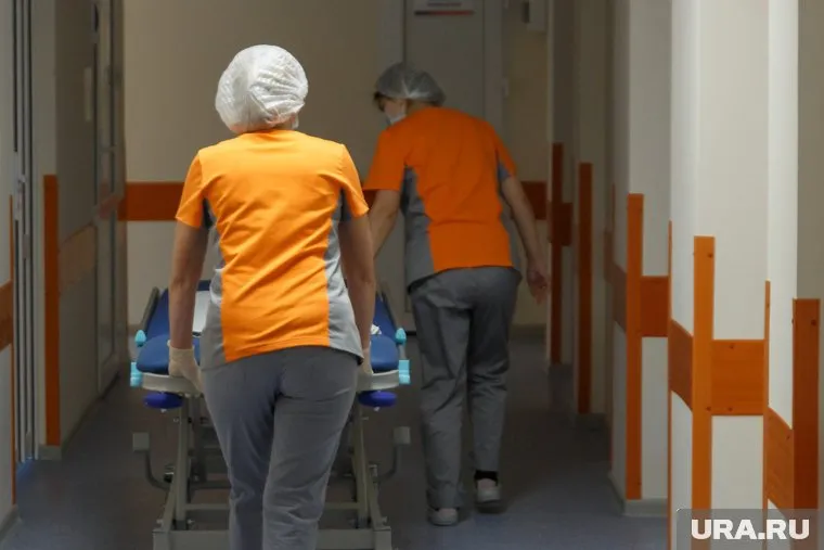 Госпитализированы были женщина и ребенок