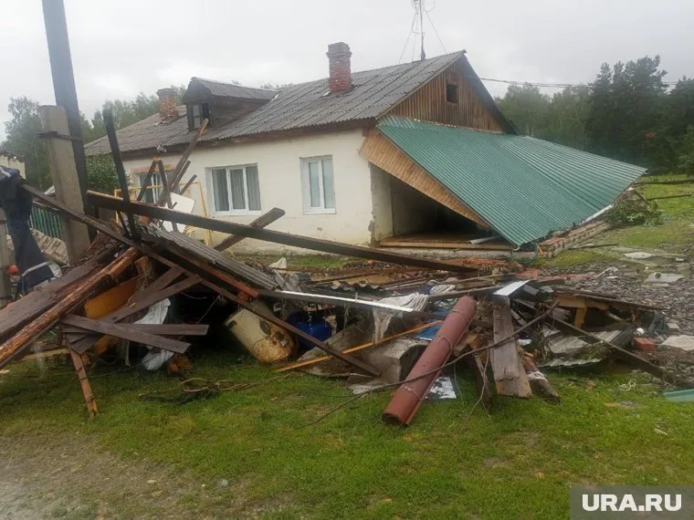 Во время шторма стихия топила и сносила дома жителей