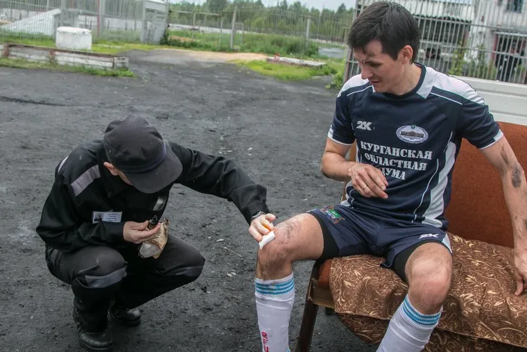 Футбольный матч между командами Курганской областной Думы и заключенными колонии №6. Иковка. Курганская обл