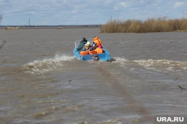 На реке Ишим в Абатском районе идет критический подъем воды