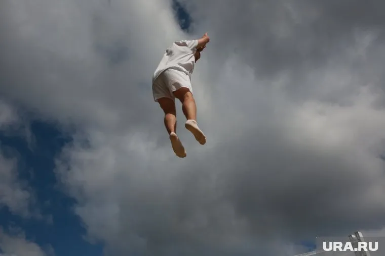 Ребенок получил травму после прыжка