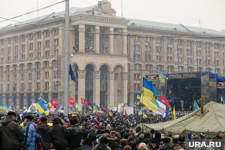 Шествие в честь тех, кто поддерживал идеология нацистов, оскверняет память жертв Холокоста, заявили израильские сотрудники дипмиссии