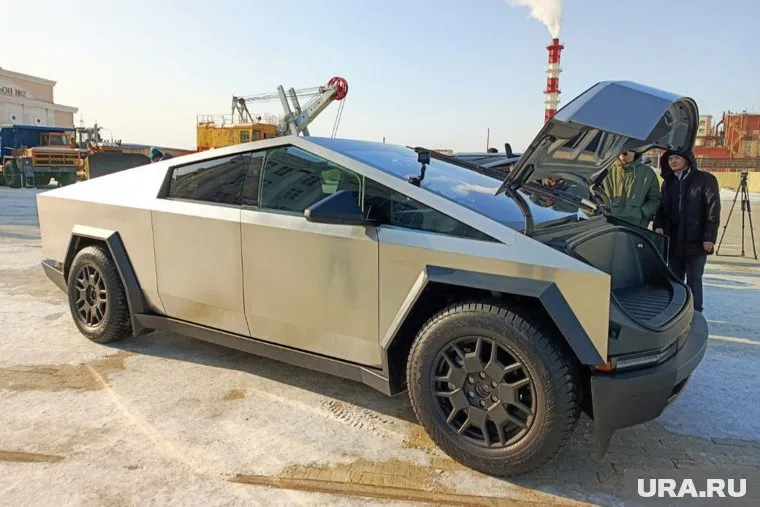 За 16,5 миллионов рублей годовалую Tesla Cybertruck предлагают в 
Сургуте