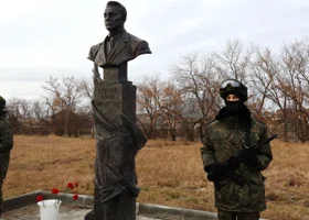 В Челябинской области открыли памятник легендарному разведчику Батраеву