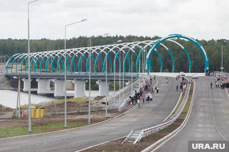 Губернатор открыл мост через городской пруд в Нижнем Тагиле
