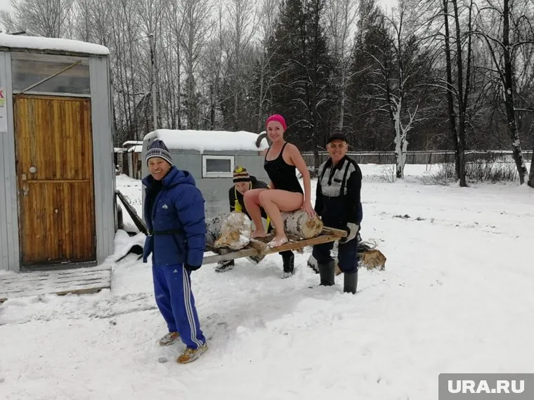 Уральские моржи окажут поддержку барнаульской учительнице по всей стране