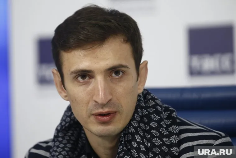 Челябинский актер Алексей Гаврилов оставил на стене «Пространства» автограф