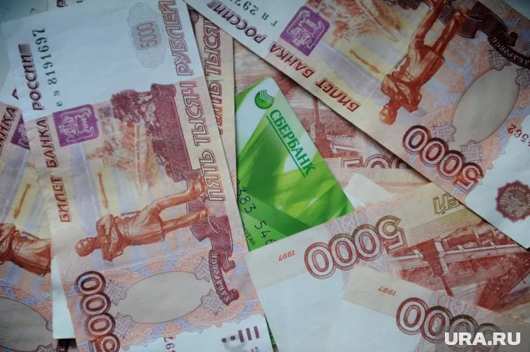 Бизнесмены стали отдавать предпочтения «бумаге», а не «пластику»