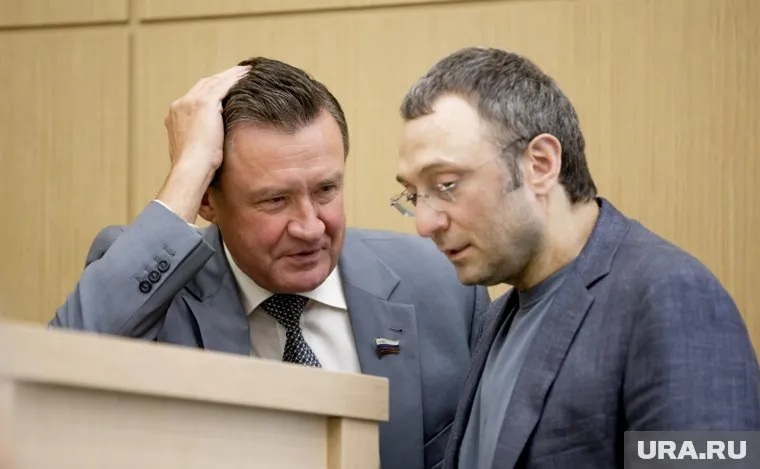 Керимова (справа) поддержали в Дагестане