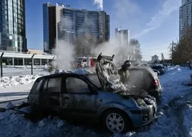 Возле свердловского заксобрания сгорели три автомобиля
