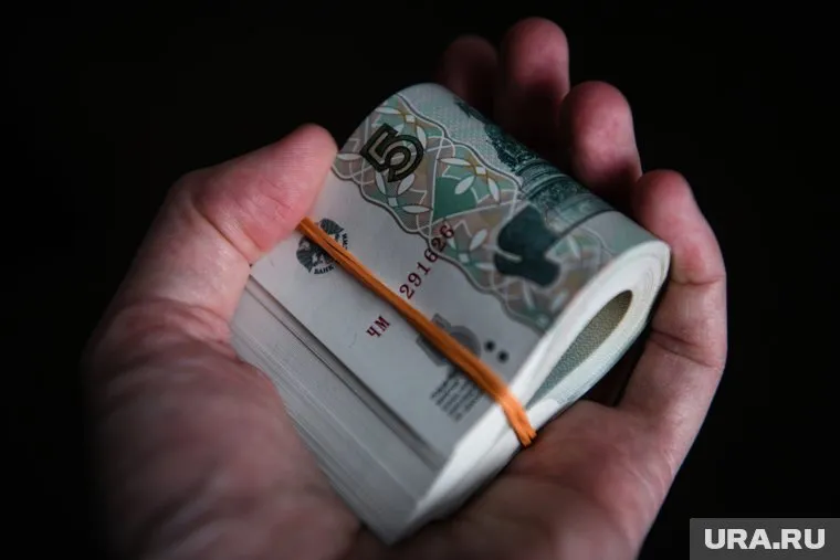 В Екатеринбурге начали продавать пятирублевые купюры