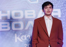 В Казахстане отменили концерты российского певца, не взявшего сине-желтый пакет