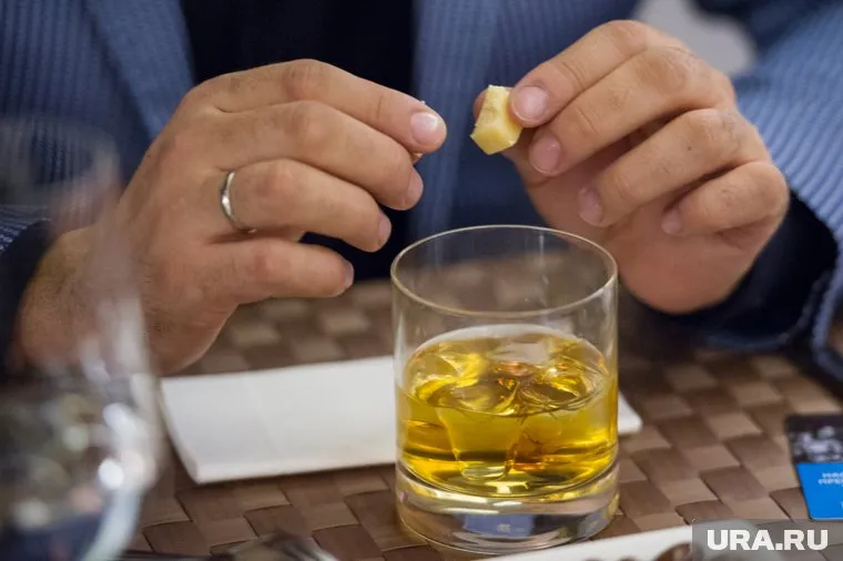 Минпромторг разрешил завозить импортный алкоголь в обход санкций