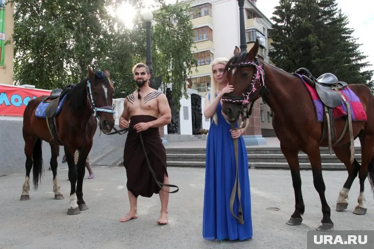 В прошлом году зрителей встречали кхал Дрого и Дейнерис