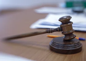 Вынесен приговор свердловчанке, обокравшей мать пропавшего бойца СВО