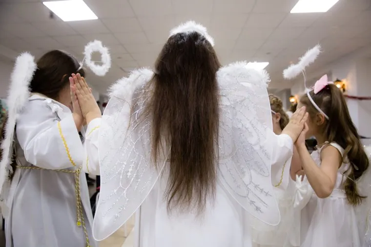 Рождество Христово в Римско-католическом приходе Святого Иосифа Труженика. Сургут, ангелы, дети