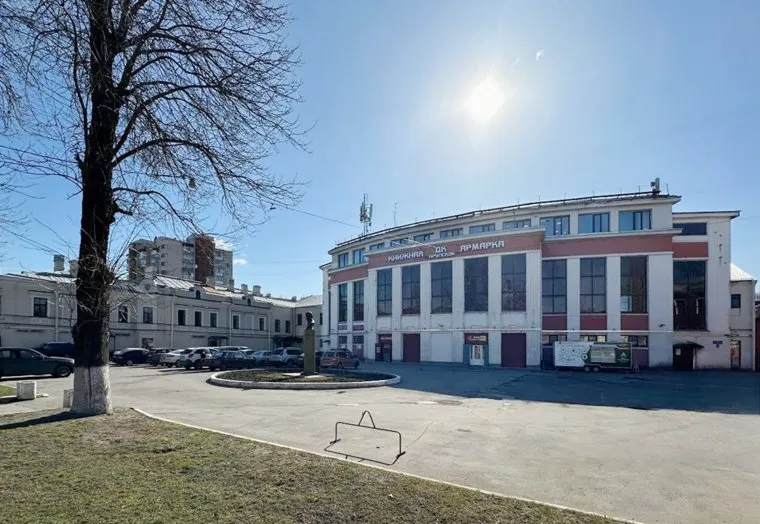 Здание клуба открылось в честь десятилетия Великой Октябрьской революции