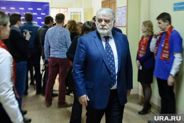 Доходы Зелимхана Муцоева снизились наиболее заметно среди свердловских депутатов Госдумы