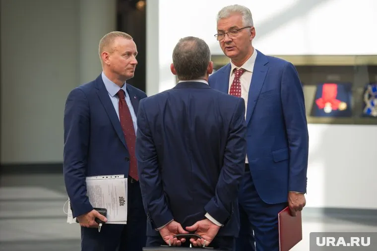 Руководство администрации Екатеринбурга уже явно ощутило уходящую из-под ног твердую почву