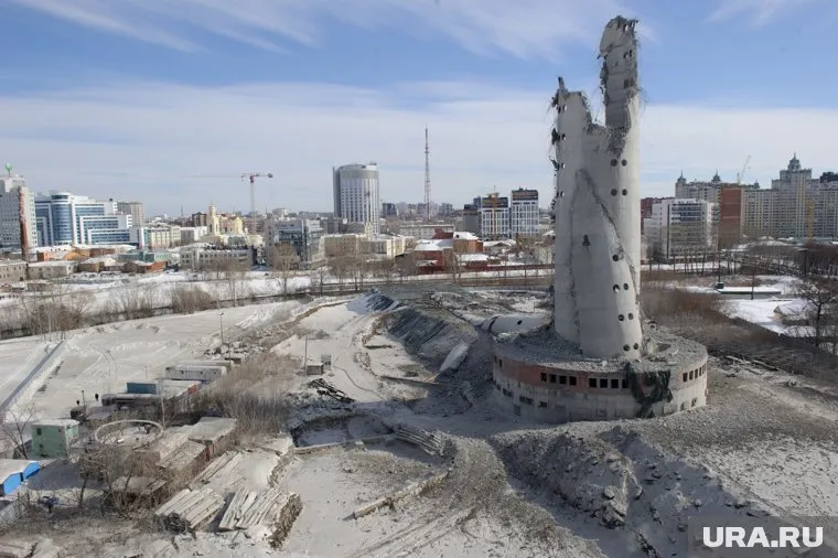 Несостоявшийся символ столицы Урала растаскивают на сувениры