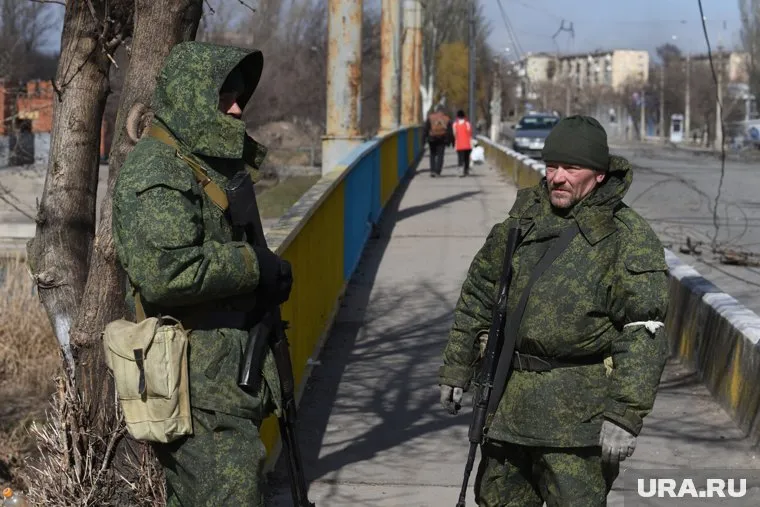 Запад хочет отвлечь Россию от победы на Украине, считает военный аналитик