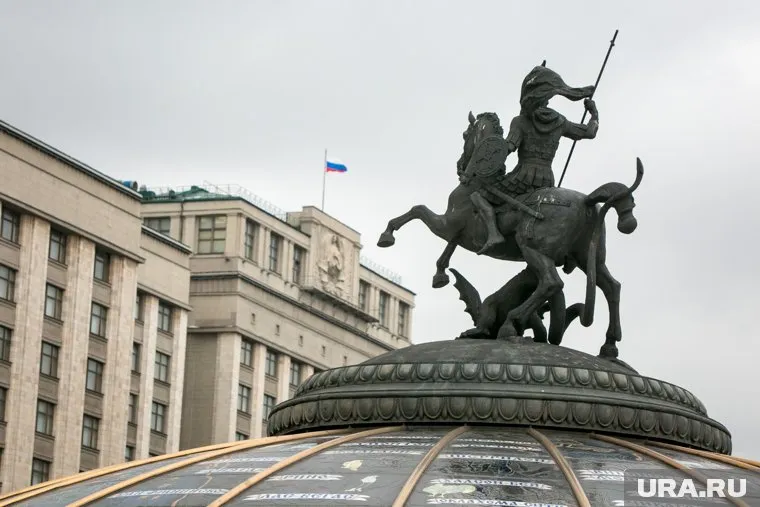 Поправки в Конституцию предложил комитет Госдумы по госстроительству и законодательству