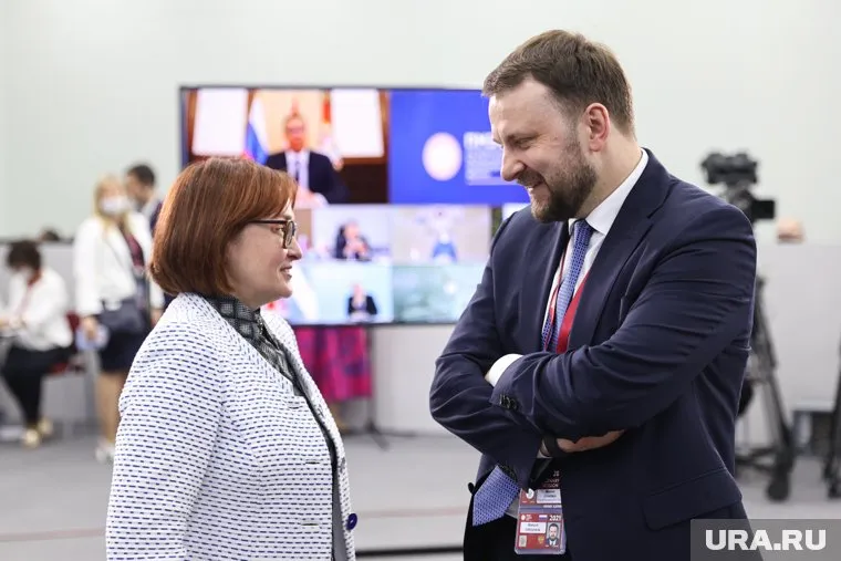 В падении курса рубля виновата политика ЦБ России, отметил Максим Орешкин